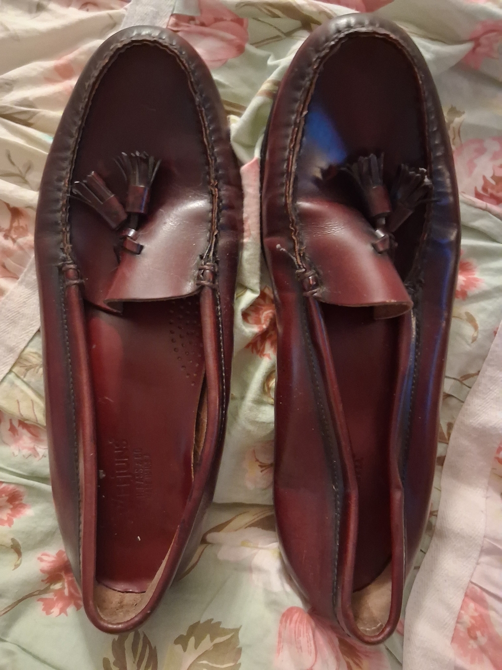 Men's Weejuns GH Bass & CoLeather Tassel Loafers in Burgundy. Sz 8